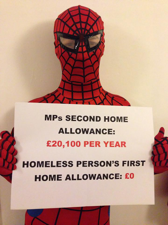spider-man-helps-feeds-homeless-birmingham-uk-10