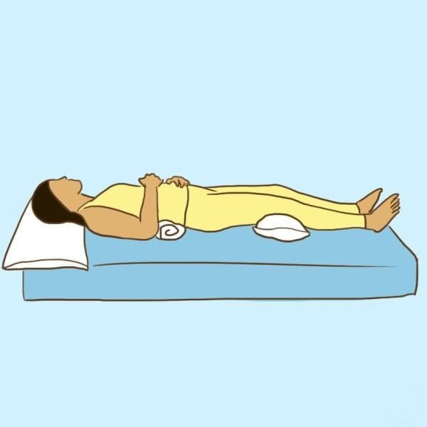 melhor posição para dormir com dor lombar